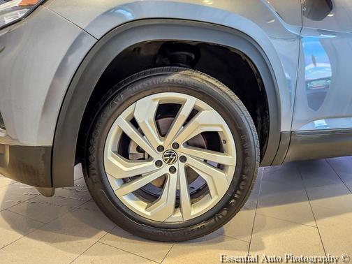 Platinum Gray Metallic 2021 Volkswagen Atlas 3.6 V6 SE w/ Technology