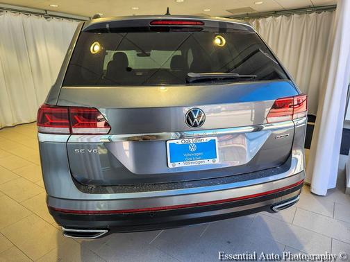 Platinum Gray Metallic 2021 Volkswagen Atlas 3.6 V6 SE w/ Technology