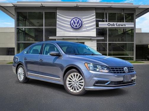Platinum Gray Metallic 2017 Volkswagen Passat 1.8T SE