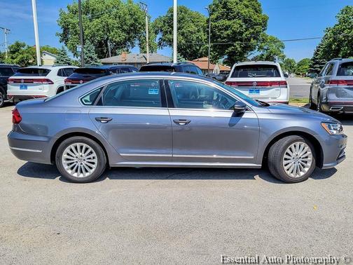 Platinum Gray Metallic 2017 Volkswagen Passat 1.8T SE