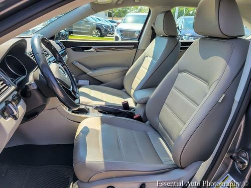 Platinum Gray Metallic 2017 Volkswagen Passat 1.8T SE