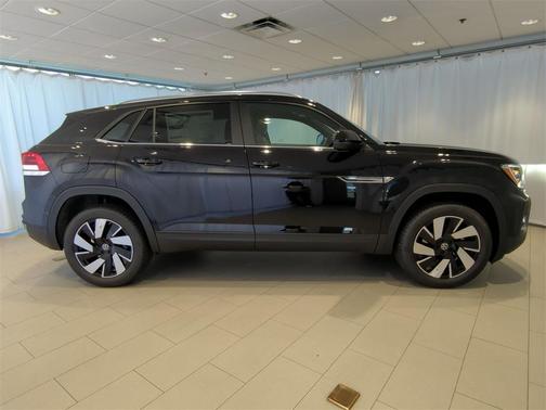 2025 Volkswagen Atlas Cross Sport 2.0T SE w/Technology