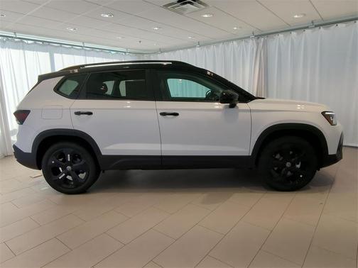 2025 Volkswagen Taos 1.5T SE Black