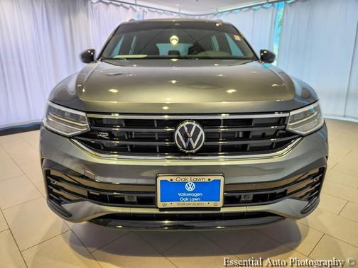 Platinum Gray Metallic 2022 Volkswagen Tiguan 2.0T SE R-Line Black