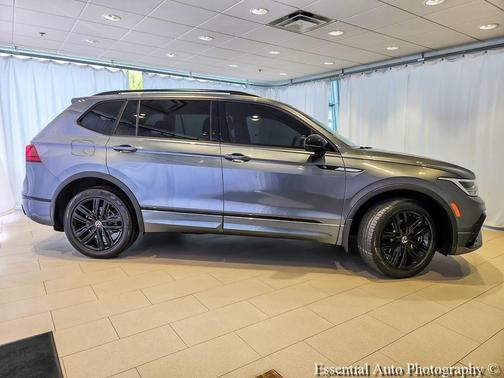 Platinum Gray Metallic 2022 Volkswagen Tiguan 2.0T SE R-Line Black