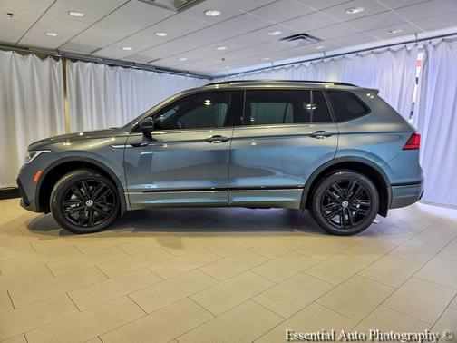 Platinum Gray Metallic 2022 Volkswagen Tiguan 2.0T SE R-Line Black