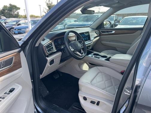2024 Volkswagen Atlas 2.0T SE