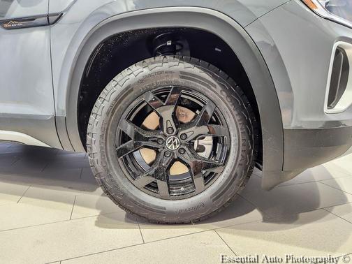 Pure Gray 2026 Volkswagen Atlas 2.0T Peak Edition