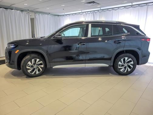 Deep Black Pearl Effect 2026 Volkswagen Tiguan 2.0T S