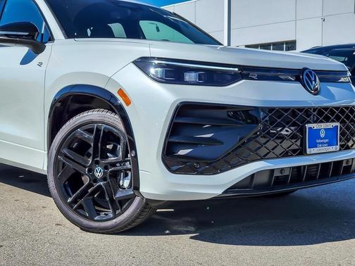 2025 Volkswagen Tiguan 2.0T SE R-Line Black