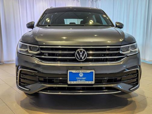 Platinum Gray Metallic 2022 Volkswagen Tiguan 2.0T SEL R-Line