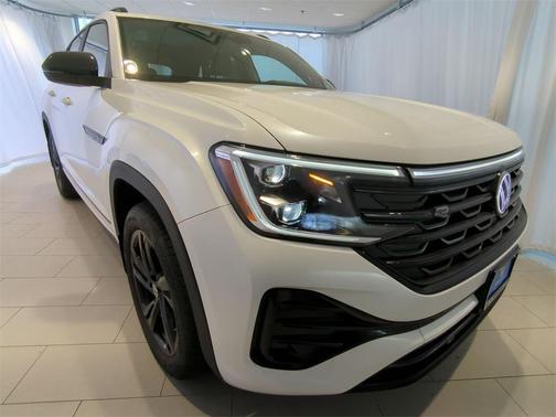 2025 Volkswagen Atlas Cross Sport 2.0T SEL R-Line Black