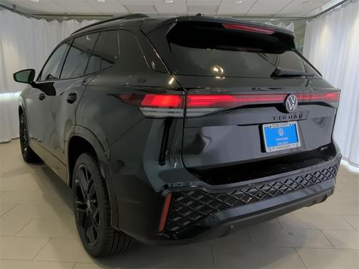 2025 Volkswagen Tiguan 2.0T SE R-Line Black