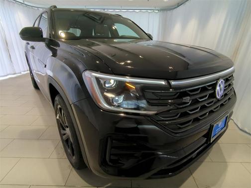 2025 Volkswagen Atlas Cross Sport 2.0T SEL R-Line Black