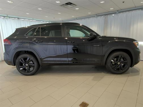 2025 Volkswagen Atlas Cross Sport 2.0T SEL R-Line Black