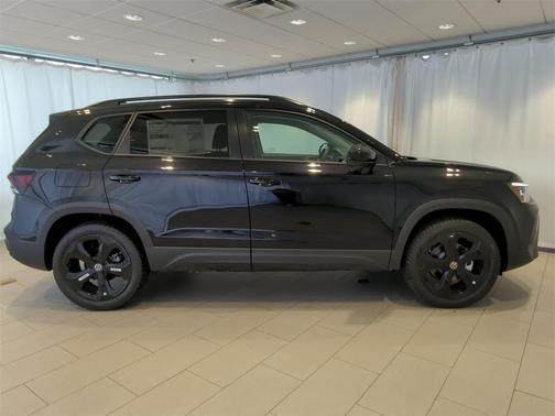 2025 Volkswagen Taos 1.5T SE Black