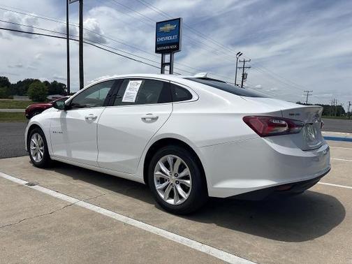 Summit White 2022 Chevrolet Malibu LT