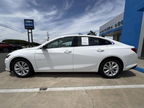 Summit White 2022 Chevrolet Malibu LT