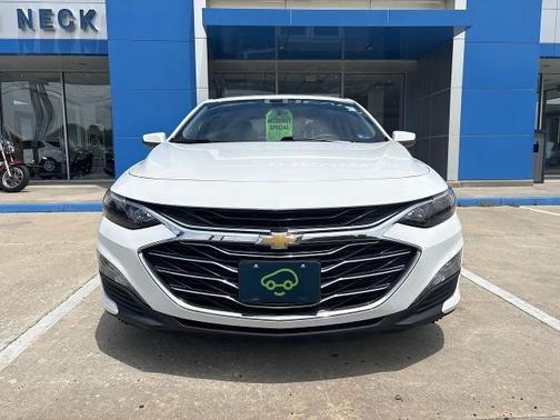 Summit White 2022 Chevrolet Malibu LT