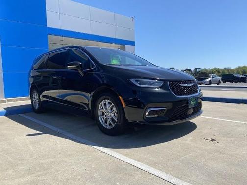 Black 2025 Chrysler Pacifica Select