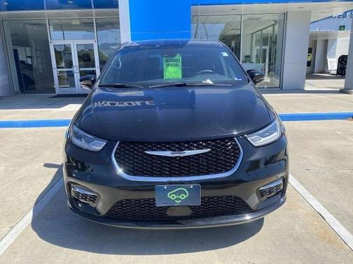 Black 2025 Chrysler Pacifica Select