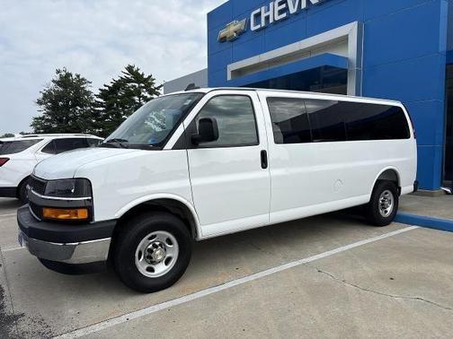Summit White 2025 Chevrolet Express 3500 LT