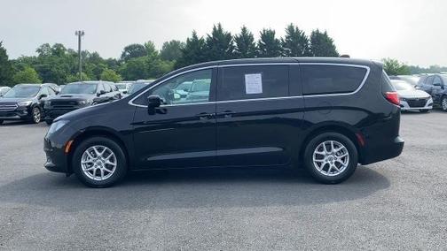 2024 Chrysler Voyager LX