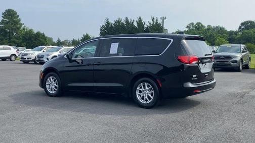 2024 Chrysler Voyager LX
