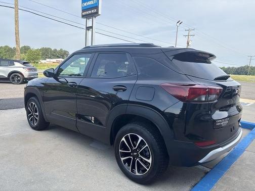 Mosaic Black Metallic 2025 Chevrolet Trailblazer LT