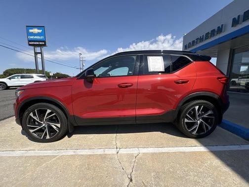 Red 2019 Volvo XC40 T5 R-Design