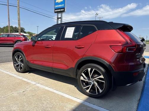 Red 2019 Volvo XC40 T5 R-Design