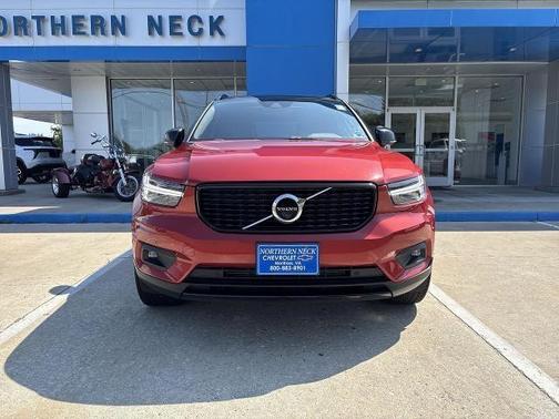Red 2019 Volvo XC40 T5 R-Design