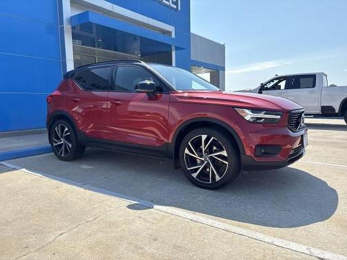 Red 2019 Volvo XC40 T5 R-Design