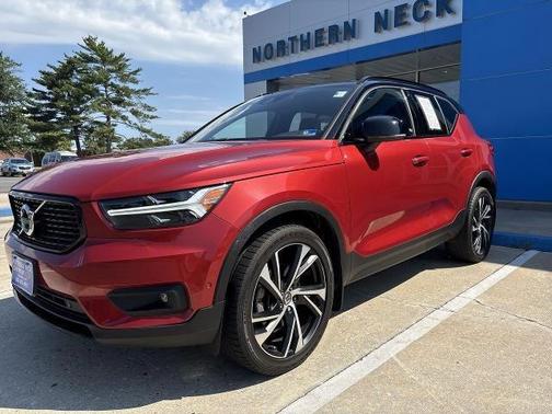 Red 2019 Volvo XC40 T5 R-Design