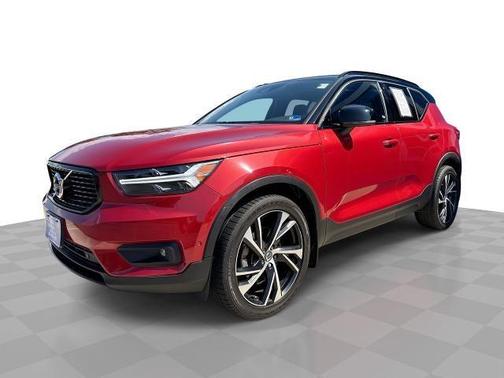 Red 2019 Volvo XC40 T5 R-Design