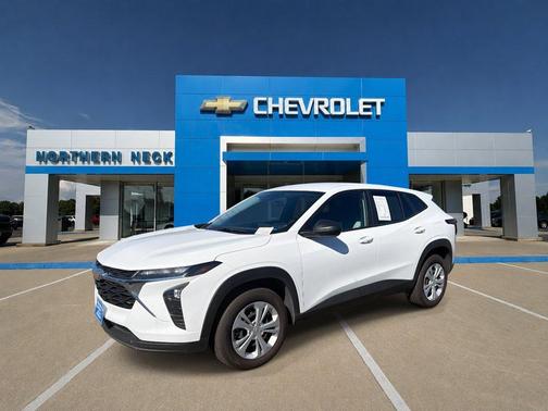 Summit White 2026 Chevrolet Trax LS