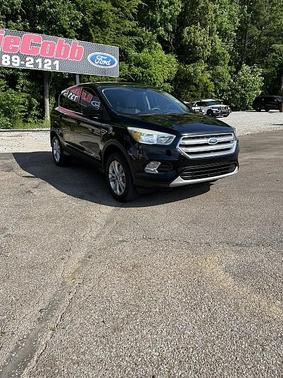 Ruby Red Metallic Tinted Clearcoat 2017 Ford Escape SE
