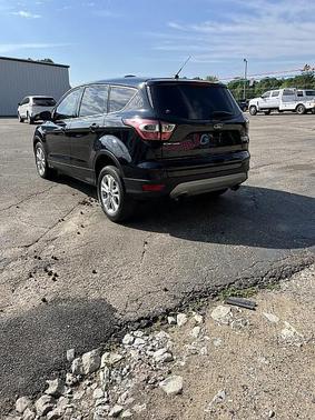 Ruby Red Metallic Tinted Clearcoat 2017 Ford Escape SE