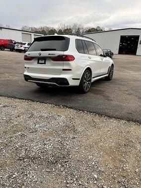 2021 BMW X7 M50i