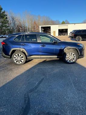 2020 Toyota RAV4 XLE Premium