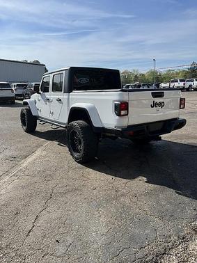 2022 Jeep Gladiator Sport