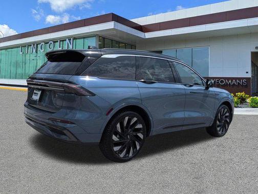 Whisper Blue Metallic Clearcoat 2026 Lincoln Nautilus Black Label