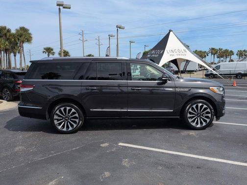 Starlight Gray Metallic Premium Colorant 2024 Lincoln Navigator Reserve