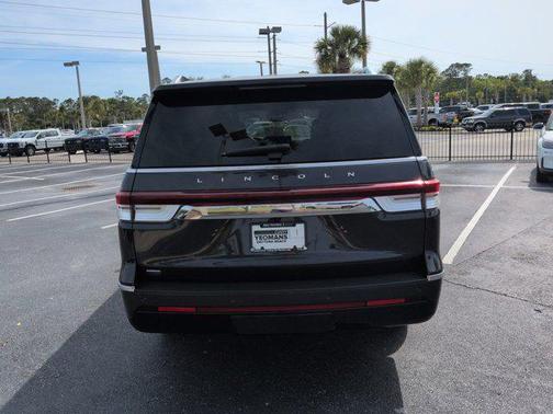 Starlight Gray Metallic Premium Colorant 2024 Lincoln Navigator Reserve