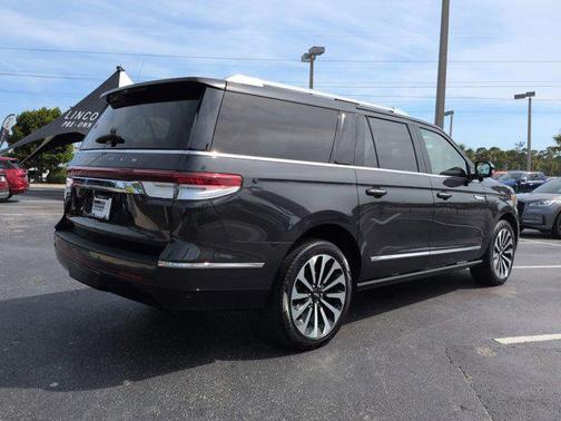 Starlight Gray Metallic Premium Colorant 2024 Lincoln Navigator Reserve