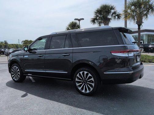 Starlight Gray Metallic Premium Colorant 2024 Lincoln Navigator Reserve