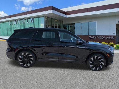 Infinite Black Metallic Clearcoat 2026 Lincoln Nautilus Reserve