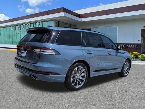 Whisper Blue Metallic Clearcoat 2026 Lincoln Aviator Premiere