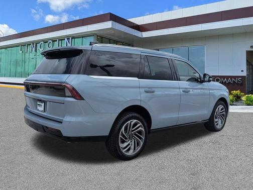 Gray Mist 2027 Lincoln Navigator Reserve