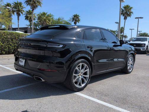 Black 2024 Porsche Cayenne Cayenne